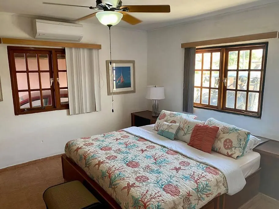 3-Bedroom Villa With A Jacuzzi Noord